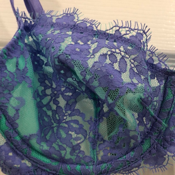 Very sexy unlined Demi 34B NWT Victoria’s Secret - Picture 4 of 6
